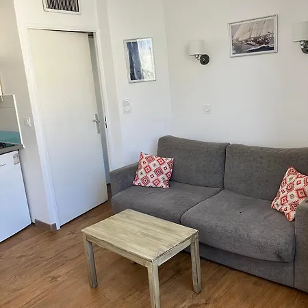 2 Pieces Avec Piscine, 150 M De La Plage. *