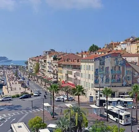2 Pieces Avec Piscine, 150 M De La Plage. Cannes