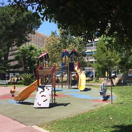 2 Pieces Avec Piscine, 150 M De La Plage.