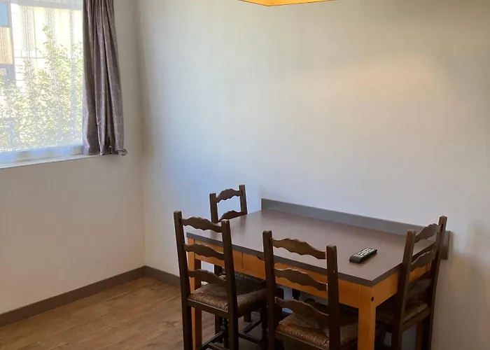 2 Pieces Avec Piscine, 150 M De La Plage. Апартаменты *