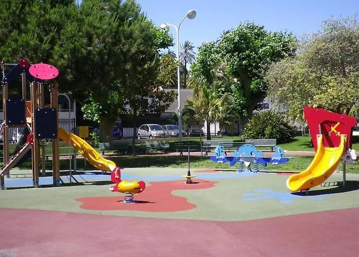 2 Pieces Avec Piscine, 150 M De La Plage. * Cannes