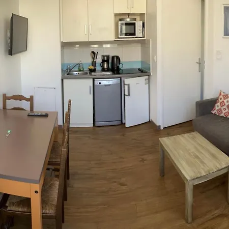 2 Pieces Avec Piscine, 150 M De La Plage. Apartament