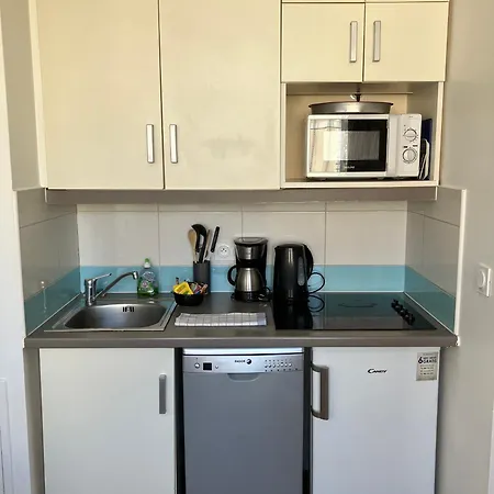 2 Pieces Avec Piscine, 150 M De La Plage. * Κάννες