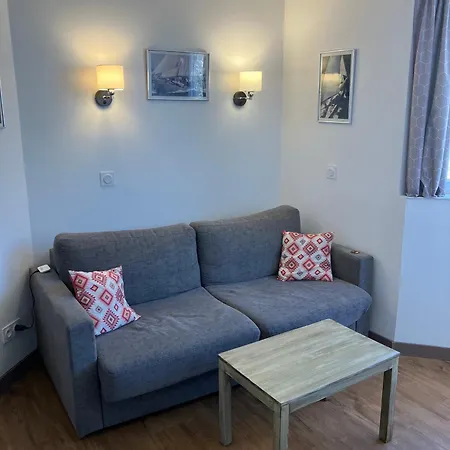 2 Pieces Avec Piscine, 150 M De La Plage. * Κάννες